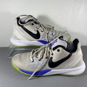 NIKE Kyrie Flytrap II (GS) US 5 Y White Basketball Shoes  AQ3412-153